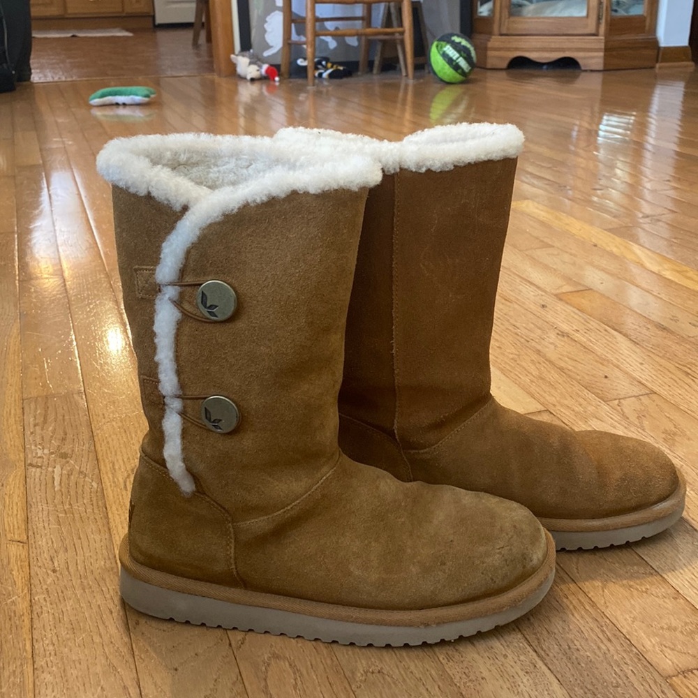Brand new Koolaburra by Ugg boots. Women’s size 9.  Chestnut brown.